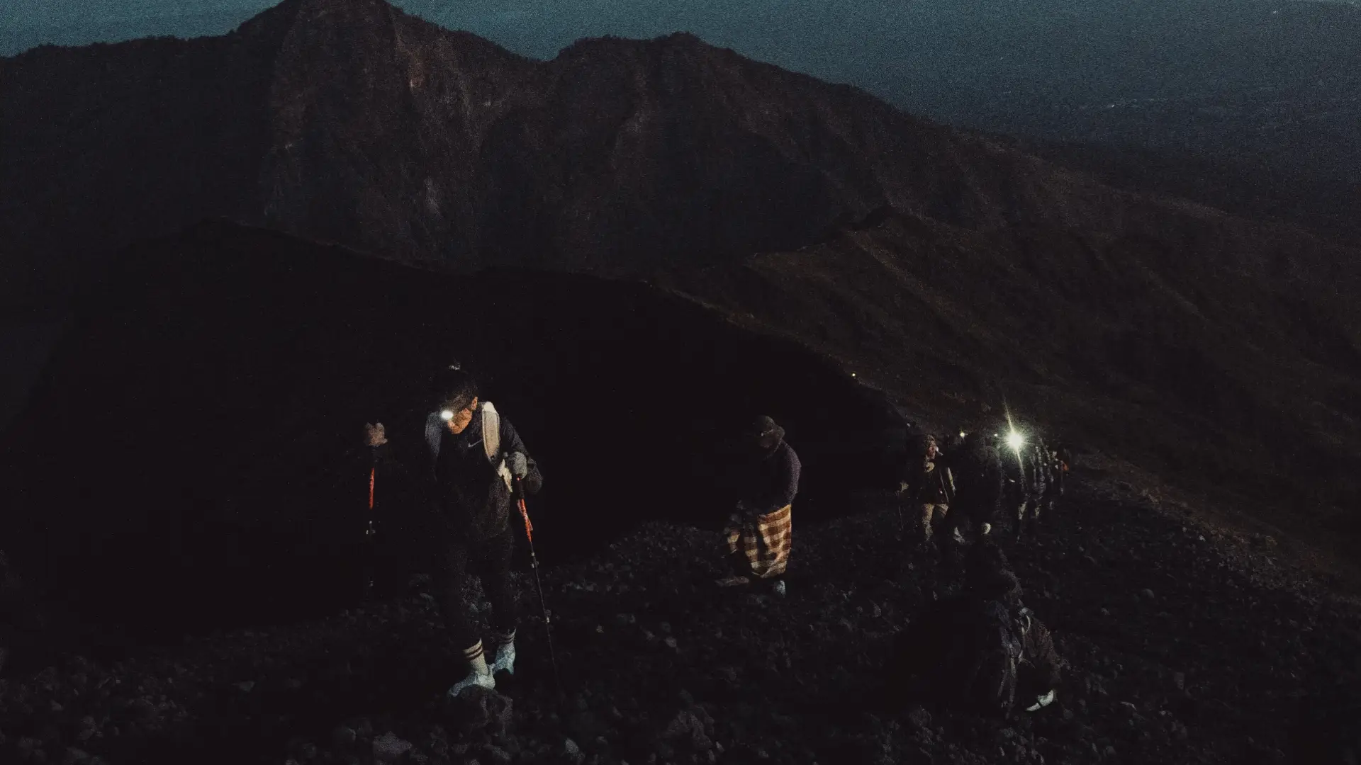 What to Pack for Mount Rinjani