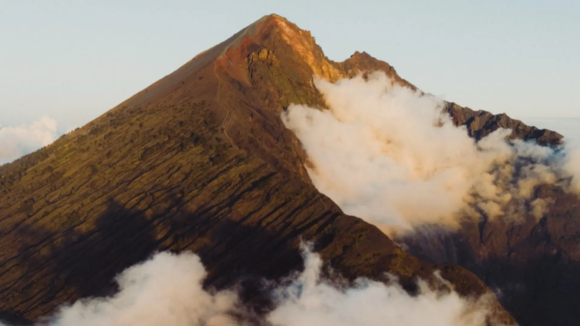 Mount Rinjani Summit Trek 4D3N