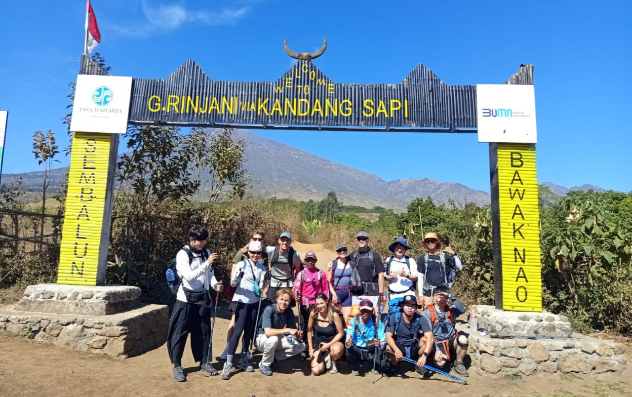 International hikers and local porters community on Mount Rinjani