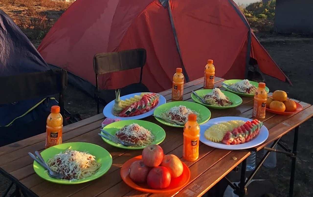Nutritious meals provided for Rinjani mountain crew