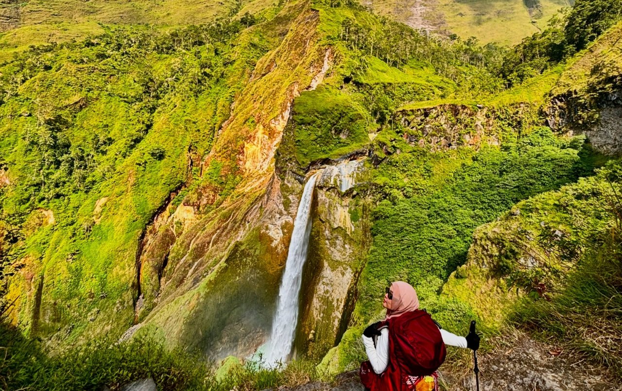 Scenic Mount Rinjani Torean Route Canyon Hiking Tour Lombok