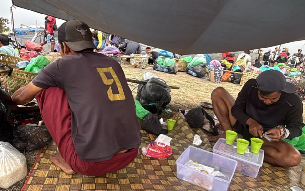 Provided gear for Rinjani mountain crew