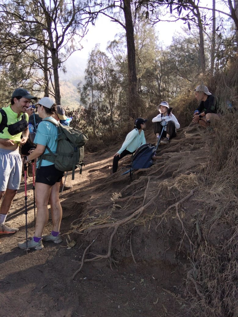 Lombok Rinjani Guide trekker in Torean canyon